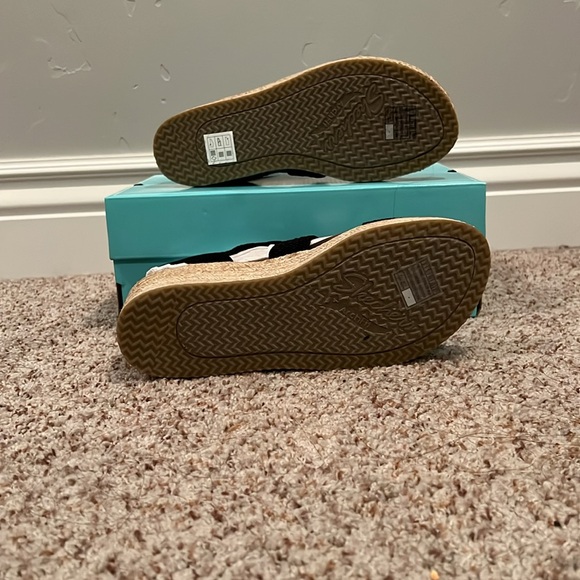 Brand Sketchers by Martha Stewart, black arch fit sandle. size 8 - Picture 9 of 9